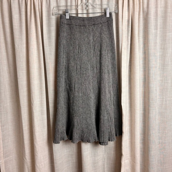 Vintage grey pleated knit midi skirt size XS cozy sweater skirt - Picture 3 of 3